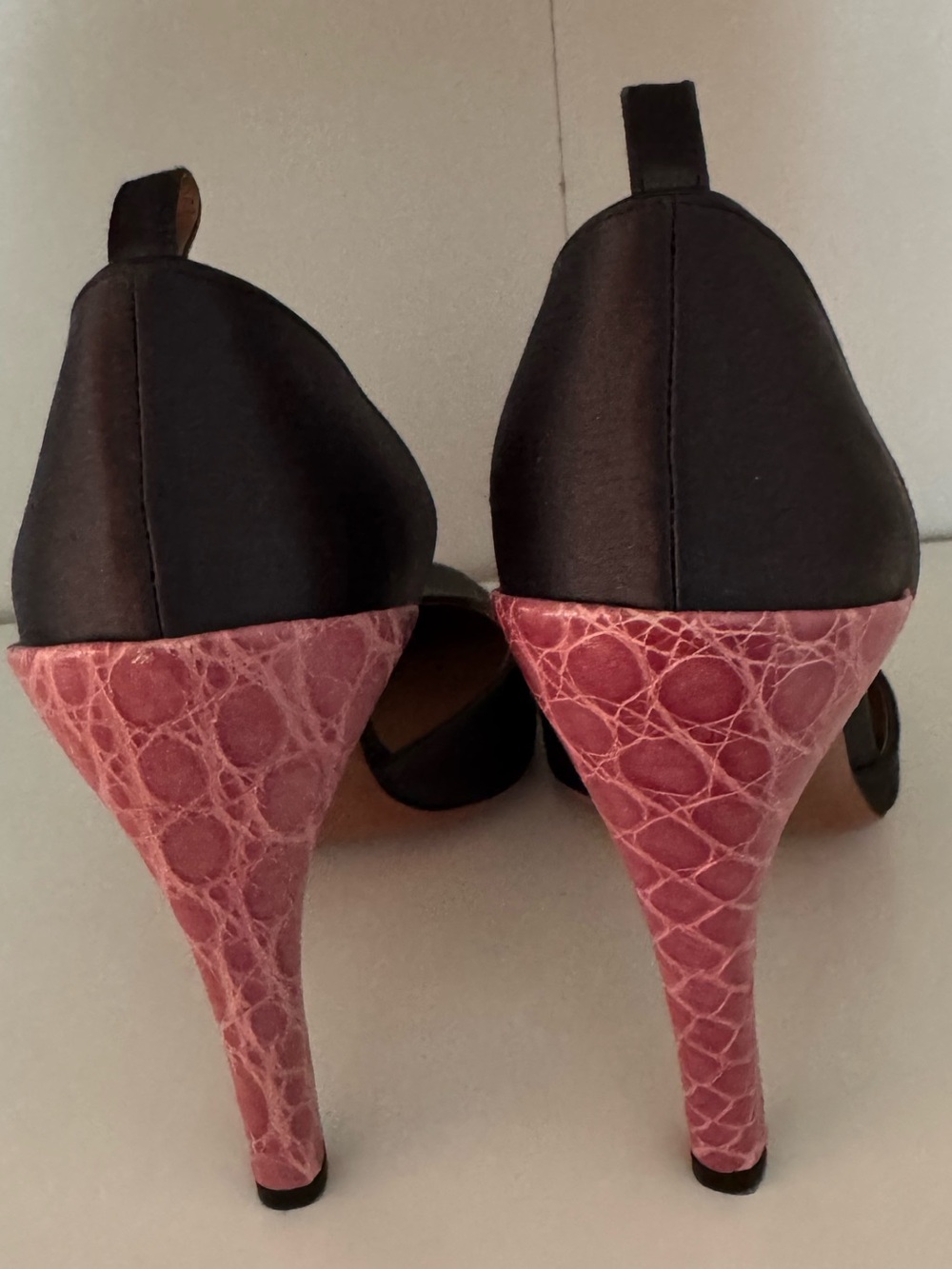 Alaia Paris gray crocodile pink heel used ones